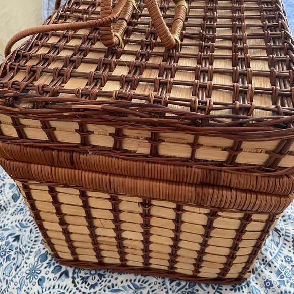 Vintage Picnic Basket with Everything but the Ants! - Picture 12 of 14